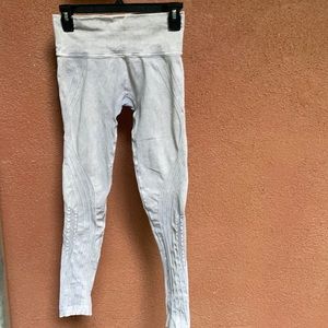 NUX Set - Bra top and leggings. Acid wash light lavender.